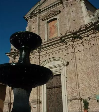 Parrocchia, vista con fontana (Archivio Associazione Filatelica)